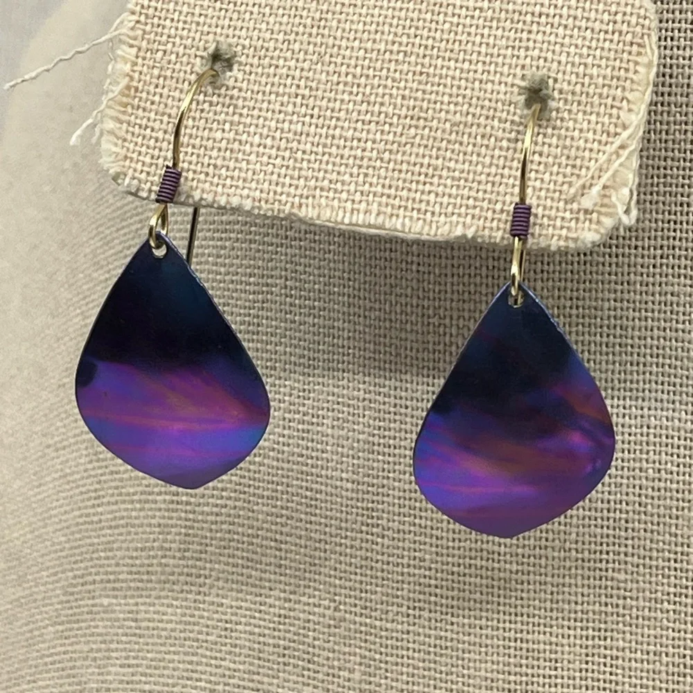 Signed Holly Yashi Hammered Niobium Drop Earrings - Blue & Purple - Picture 13 of 15